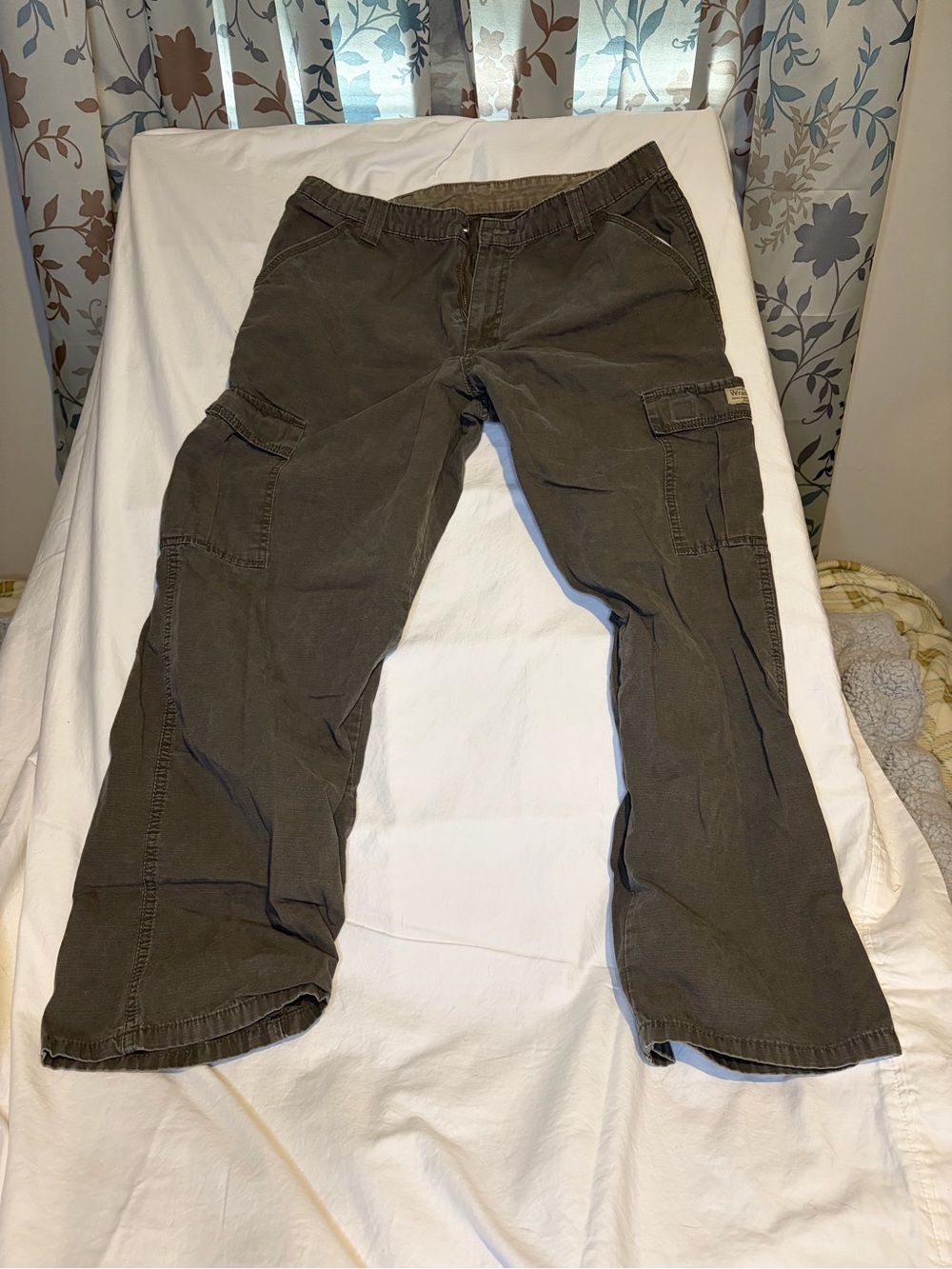 Wrangler Olive Green Cargo Pants with Side Pockets